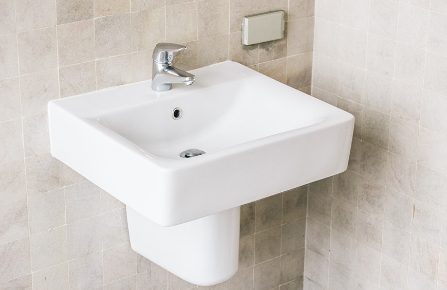 Lavabo suspendu : design moderne et gain de place